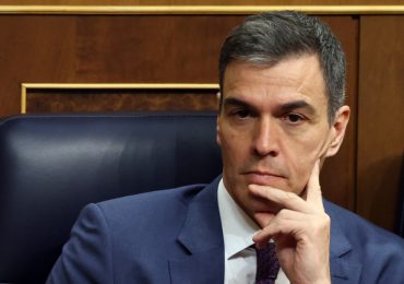 Pedro Sánchez dice "reflexionar" sobre eventual renuncia tras investigación contra su esposa