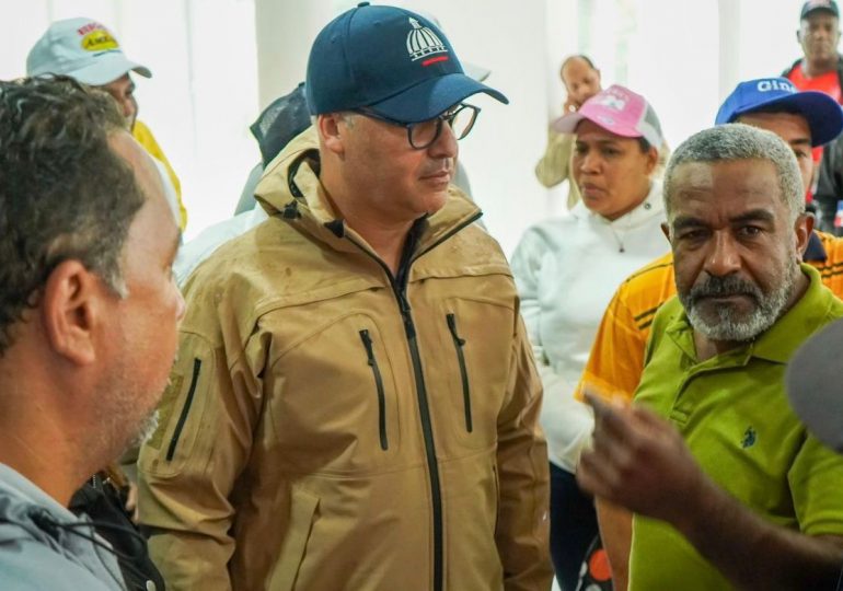 Ministro Igor Rodríguez lleva más ayudas a los afectados por las lluvias en Puerto Plata
