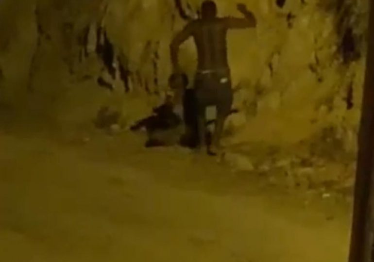 Policía Nacional apresa hombre captado en video agrediendo a su pareja en Dajabón