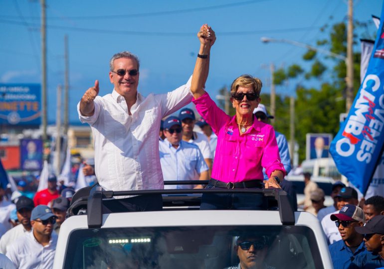 Abinader finaliza recorrido del fin de semana con gran marcha caravana en Puerto Plata