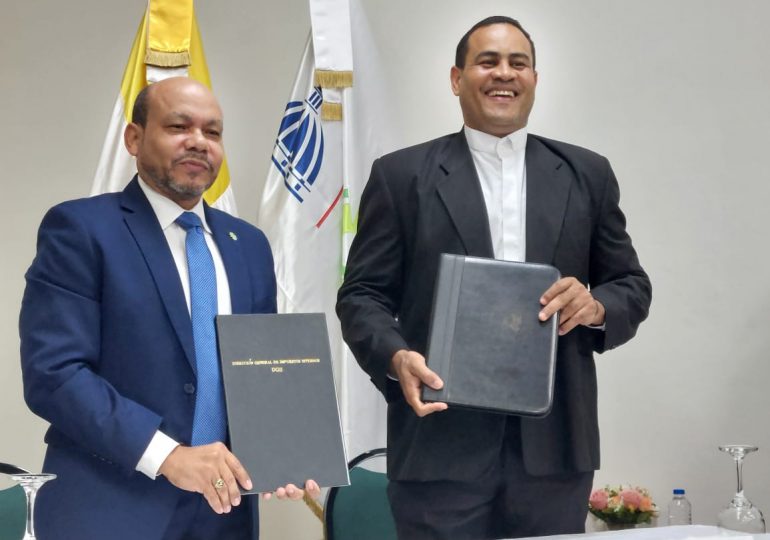 Universidad Católica y Dirección General de Impuestos Internos firman convenio de colaboración