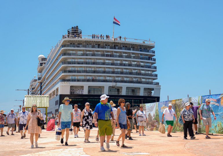 Sur Futuro trabaja junto al Ministerio de Turismo y los grupos locales en la recepción de los cruceristas que visitan Pedernales