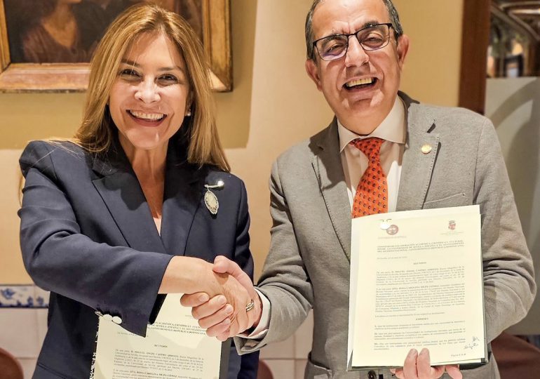 Alcaldesa Carolina Mejía y rector de la Universidad de Sevilla firman acuerdo; impulsarán desarrollo académico y cultural