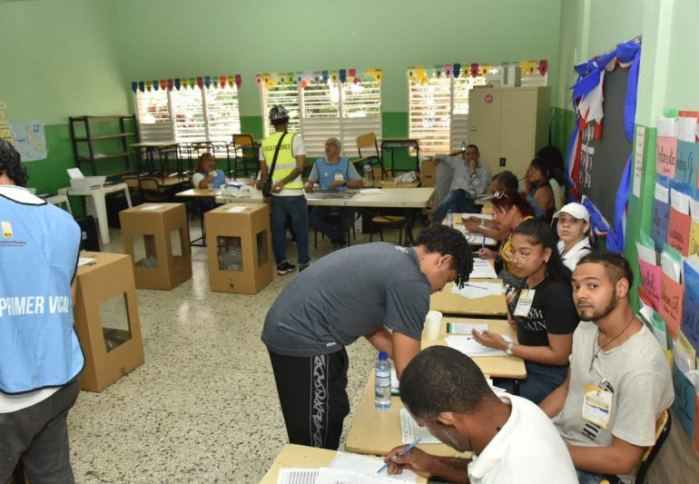 JCE otorgará certificados a primeros votantes en elecciones presidenciales y congresuales 2024