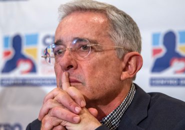 Fiscalía de Colombia llama a juicio al expresidente Álvaro Uribe por manipulación de testigos