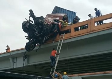 Se accidenta camión en autopista Duarte, tramo La Vega