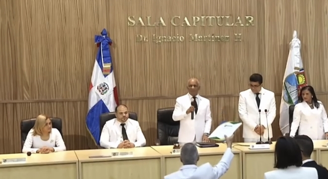 Manuel Jiménez se molesta durante juramentación de Dío Astacio como alcalde de Santo Domingo Este