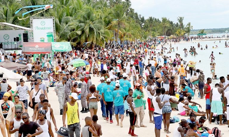 Boca Chica recibió alrededor de seiscientos mil visitantes de jueves a domingo sin hechos que lamentar