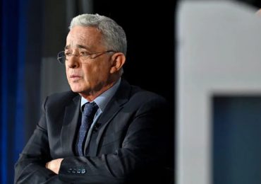 Expresidente Uribe dice que llamado a juicio en Colombia es una "venganza política"