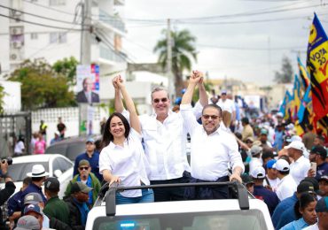 Simpatizantes se lanzan a las calles del Distrito Nacional en apoyo de Luis Abinader y candidatos congresuales