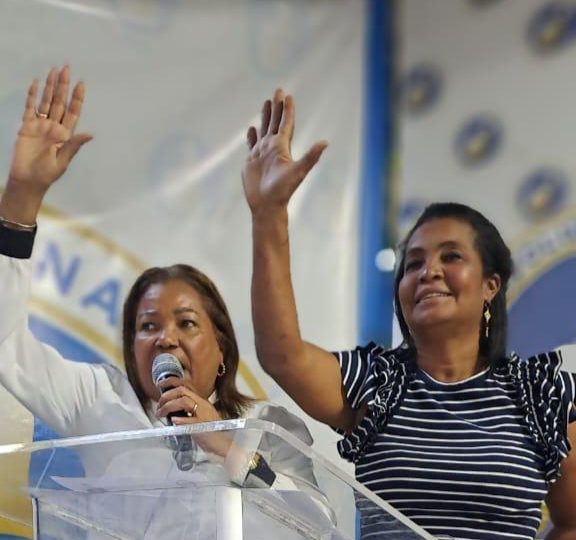 Ex dirigente del PLD Dora Linda Encarnación se une al PRM: Un paso audaz hacia el cambio político en Santo Domingo