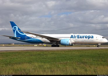 Regresa hoy a España avión de AirEuropa averiado por hoyo en pista Las Américas