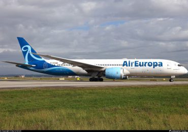 Avión averiado de AirEuropa regresa a España tras reparación por incidente en el AILA