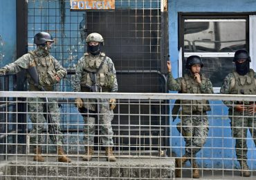 Ecuador declara estado de excepción en cinco provincias por aumento de violencia
