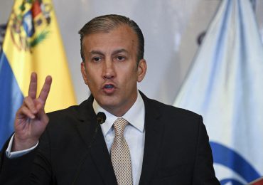 Fiscal venezolano acusa a exministro de Petróleo de "conspirar" con oposición y EEUU