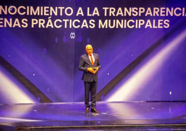 Premios Juan Pablo Duarte reconoce a Kelvin Cruz y David Collado por sus aportes a la municipalidad