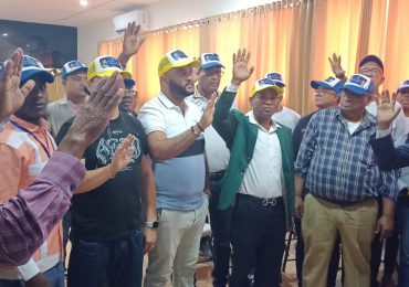 Juramentan a decenas de nuevos miembros en el movimiento Comunicadores 8.0 Luis Abinader presidente en San Juan y Elías Piña