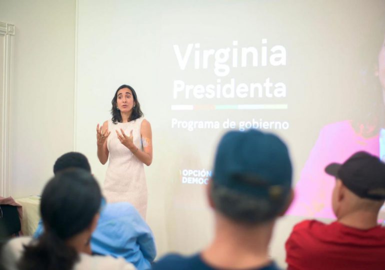 Virginia Antares continua presentando sus propuestas; esta vez el “conversao” fue en Puerto Plata