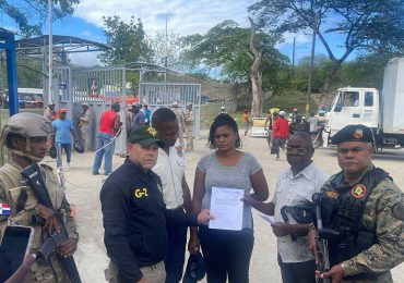 Ejército detiene a peligrosa fugitiva haitiana Clairzier Emase, al intentar ingresar al país por la zona fronteriza