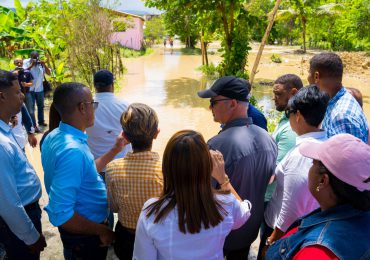 Ministro Igor Rodríguez visita Cotuí y Villa Montellano con más ayudas para familias afectadas por las lluvias