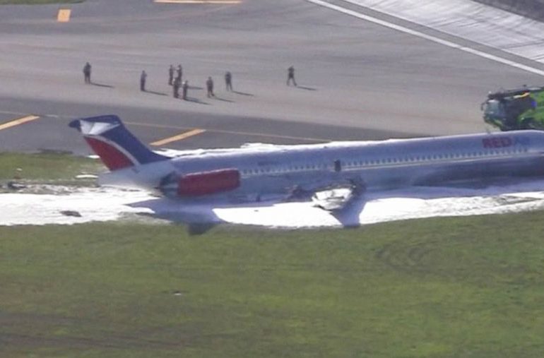 Colapso del tren de aterrizaje del avión operado por RED Air causó accidente y fuego post-impacto, revela informe