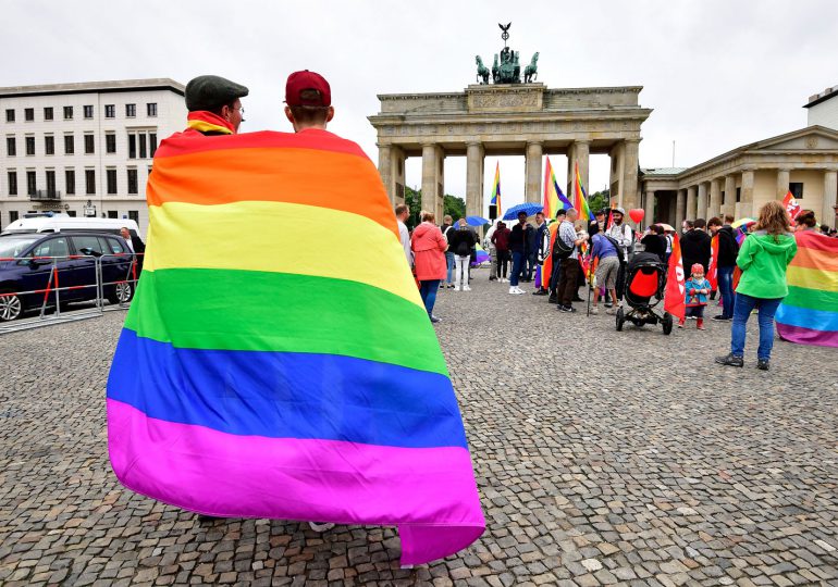 El parlamento alemán adopta una ley que simplifica el cambio de género