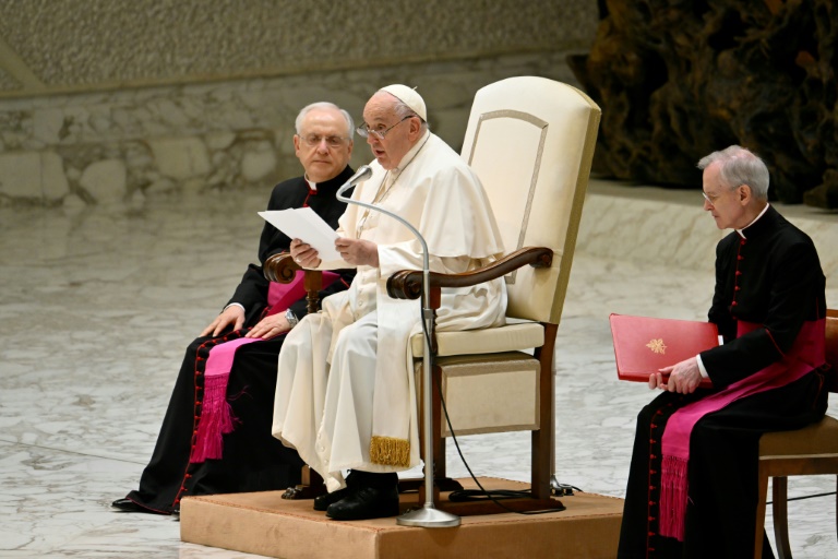 El Vaticano defiende la "dignidad humana" en un documento que aborda temas como el aborto o la sexualidad