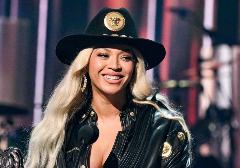 Beyoncé se convierte en la primera mujer negra en alcanzar el número 1 en la lista de álbumes country de Billboard