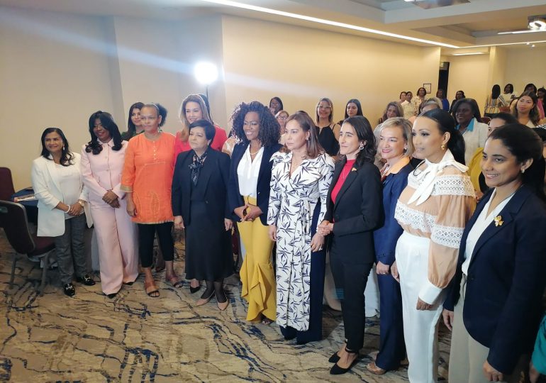 Ministerio de la Mujer cierra ciclo de conferencias "Mujeres que Ganan Elecciones"