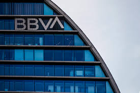 El banco español BBVA quiere conversar sobre una "posible fusión" con su competidor Sabadell