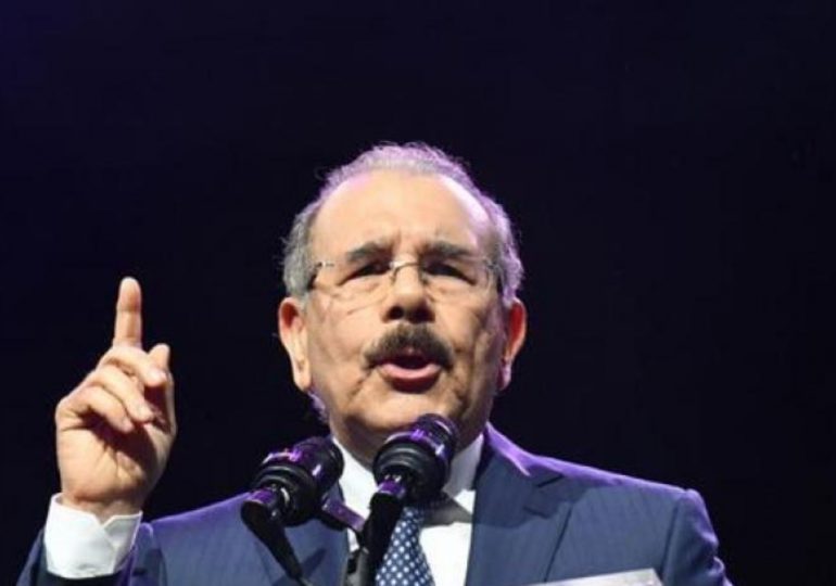 El 'pequeño' error de Danilo Medina: confunde a Abel Martínez con Leonel Fernández