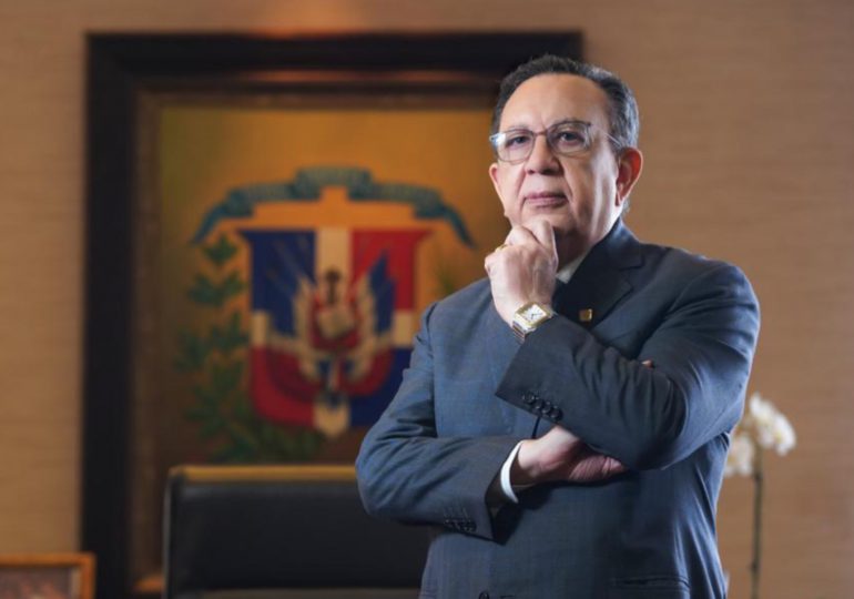 Valdez Albizu es distinguido por segunda vez como  “Gobernador del año en América Latina”