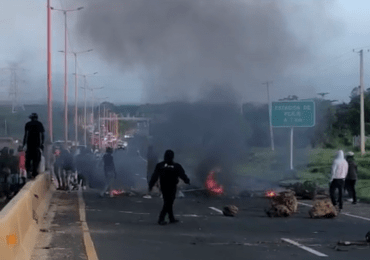 Huelga en el Naranjo San Luis por terminación de calles y puentes de la zona