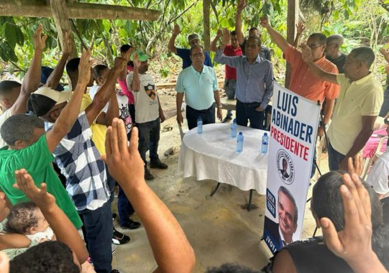 Fiquito Vásquez juramenta equipos de trabajo del Movimiento Peñagomista en provincia Duarte