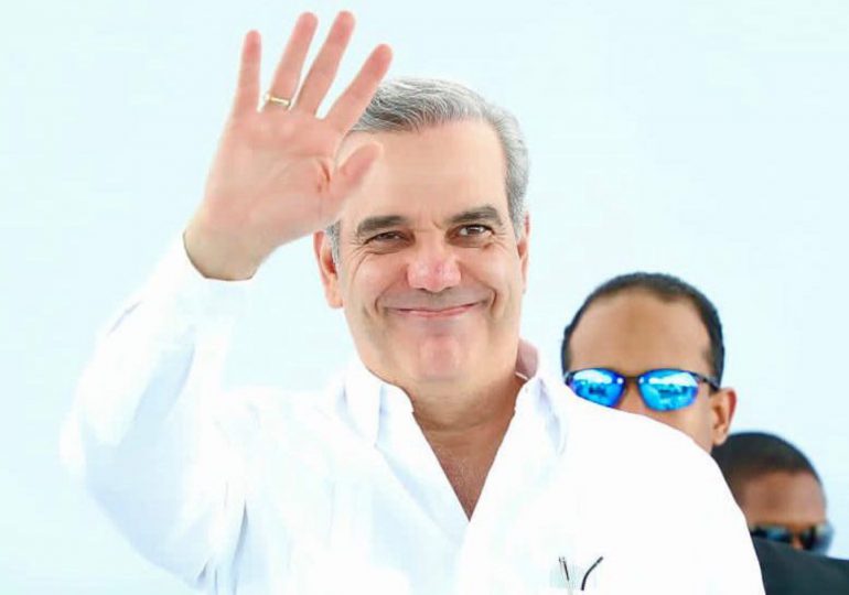 Llega presidente Abinader para encabezar acto por 40 aniversario de Aeropuerto de Punta Cana e inauguración de ampliación terminal B