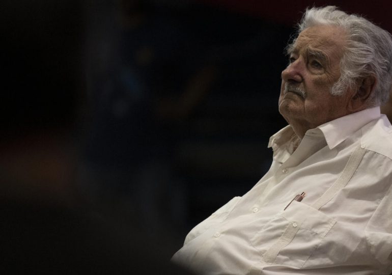 Expresidente de Uruguay José Mujica tiene cáncer de esófago y recibirá radioterapia