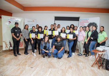 World Vision, CONANI, Ministerio de Trabajo y la LMD capacitan a jóvenes de Los Alcarrizos para protección de sus derechos