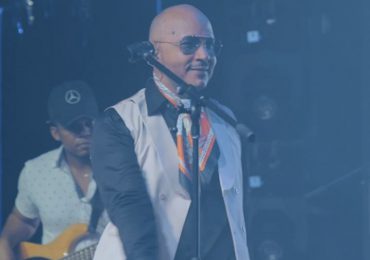 Cantautor Remy Núñez se destaca en concierto en Hard Rock Café