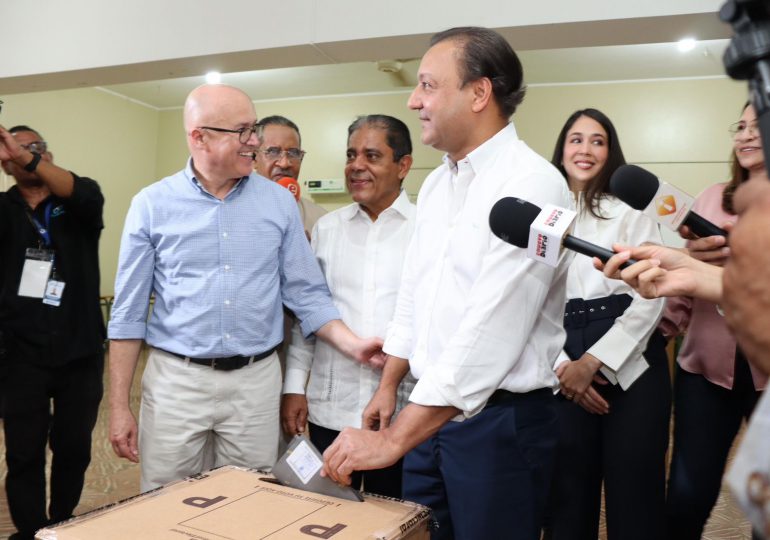 Abel Martínez vota y exhorta a la ciudadanía a participar en las elecciones