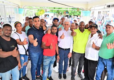 Ricardo de los Santos juramenta en Fantino excandidato a regidor del PLD y extesorero del Ayuntamiento