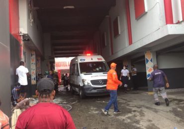 Tres personas fallecieron producto de un incendio en hotel La Vía de la avenida Las Américas