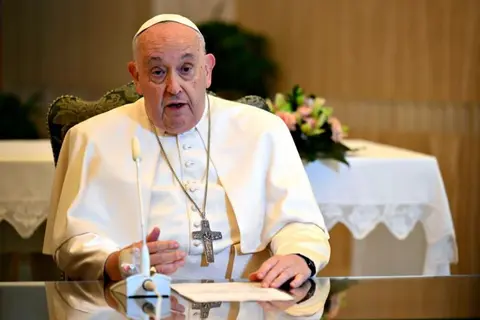 Medios italianos: El papa dijo que ya hay mucha "mariconería" en los seminarios