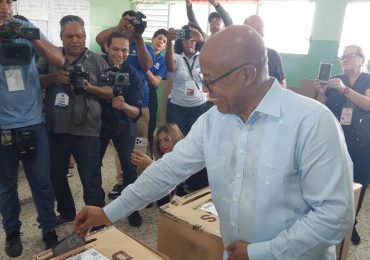 Alfredo Pacheco ejerce su derecho al voto; pide hacerlo en armonía