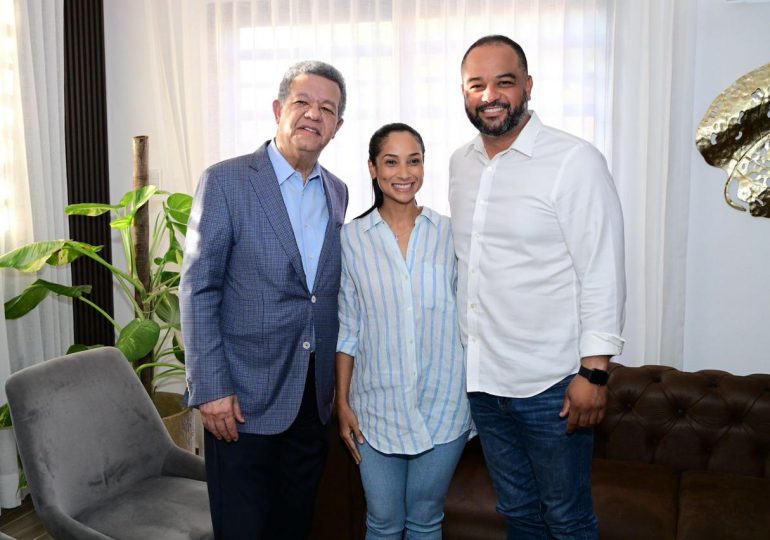 Leonel Fernández fortalece la unidad al visitar a candidato de Fuerza del Pueblo, Carlos Pérez