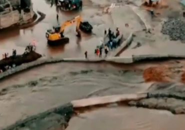 Se desborda canal haitiano tras crecida del río Masacre; autoridades habían avisado que la obra representa un peligro