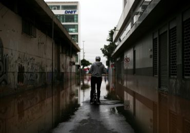 Centros de acogida reparten solidaridad a víctimas de mortales lluvias en Brasil