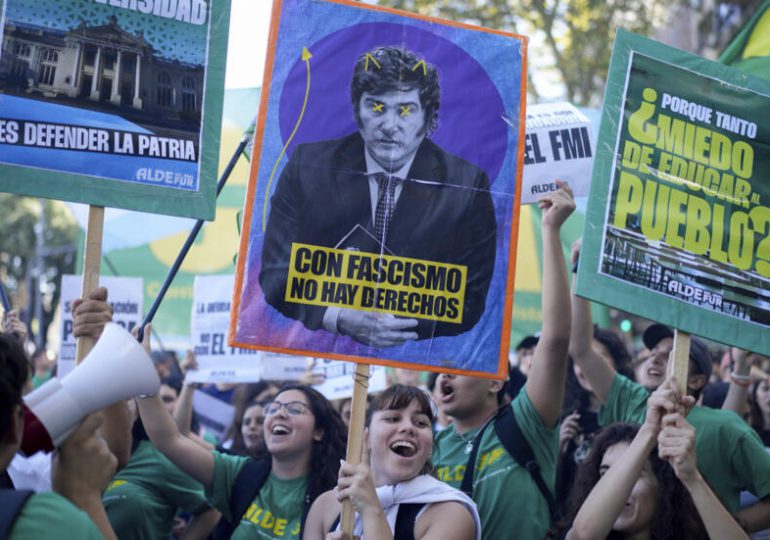 Milei enfrenta segunda huelga general contra el "ajuste brutal" en Argentina