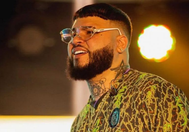 Farruko lanza nuevo álbum ‘CVRBN VRMOR [C_DE: G_D.O.N.]’, primera temporada