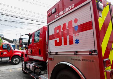 911 refuerza capacidad operativa del Cuerpo de Bomberos de Santo Domingo Oeste; entrega moderno camión