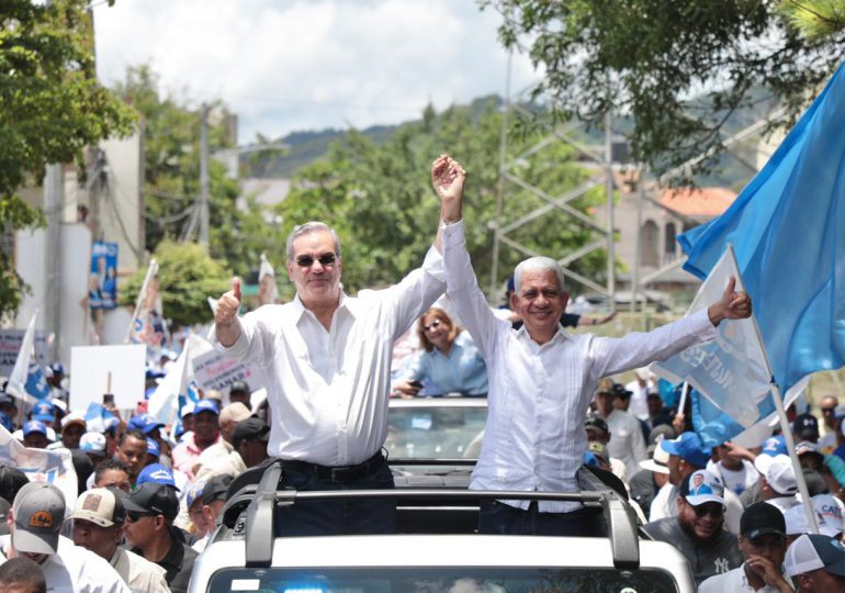 Abinader encabeza multitudinaria marcha caravana en Cotuí, Sánchez Ramírez